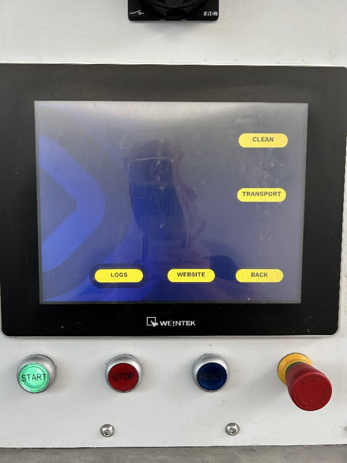 Robot scherm met TRANSPORT knop